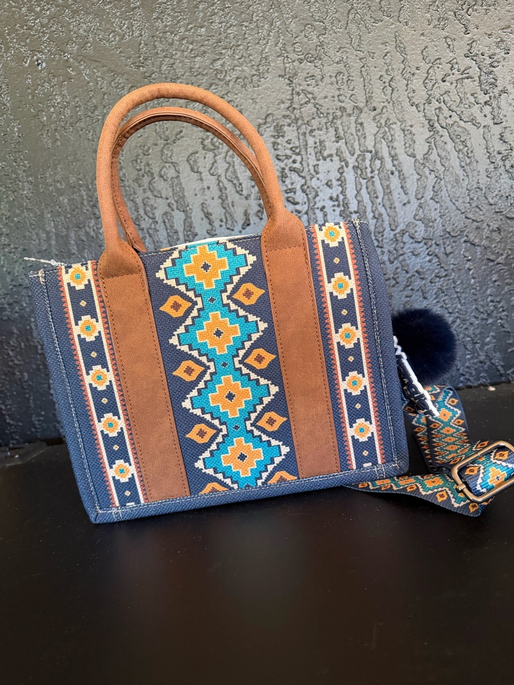 NWT Wrangler Southwestern Canvas Tote - Picture 3 of 3